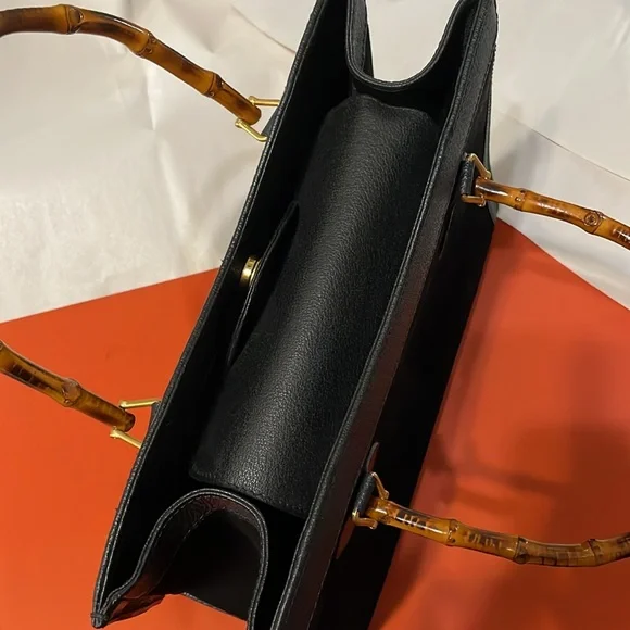 Gucci Suede Bamboo handle Diana handbag - Picture 7 of 16